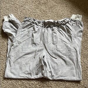 LuluLemon Joggers Size 6 - USED